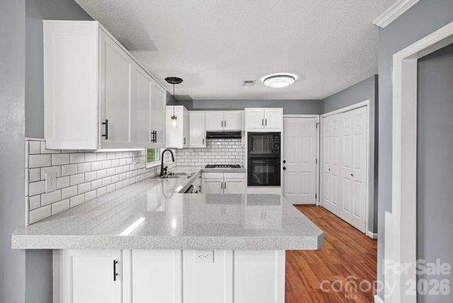 612 Grays Creek Lane, Charlotte, NC 28214