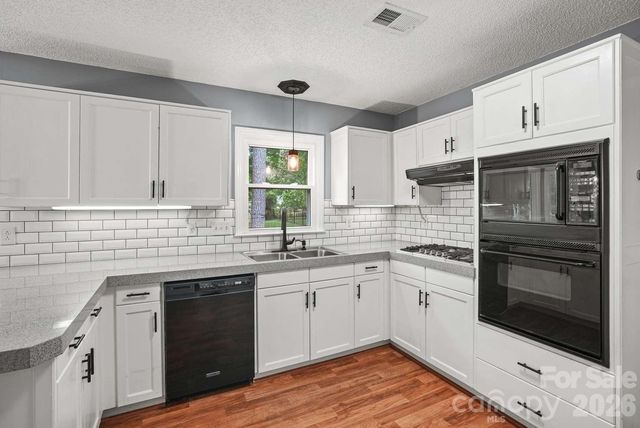 612 Grays Creek Lane, Charlotte, NC 28214