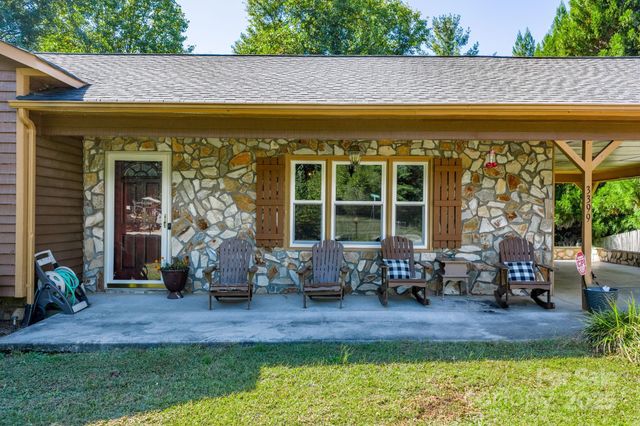 3399 Harvard Place, Hudson, NC 28638