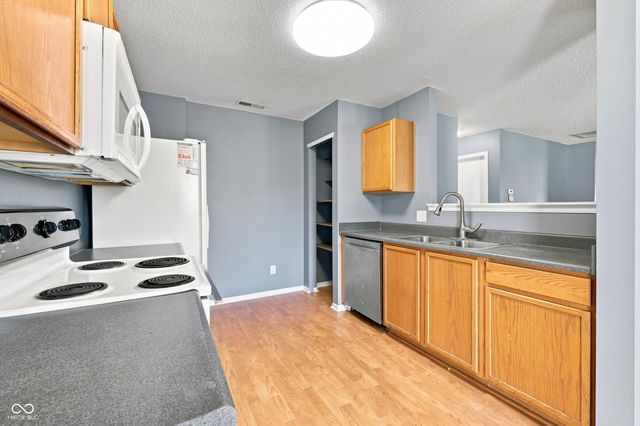 8605 Bluff Point Way, Camby, IN 46113