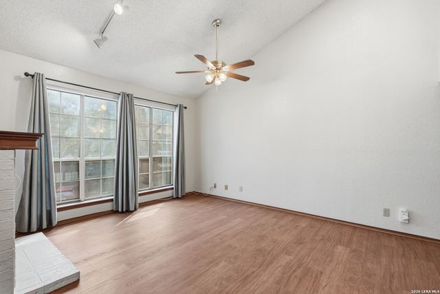 8633 Datapoint Dr Apt 270, San Antonio, TX 78229