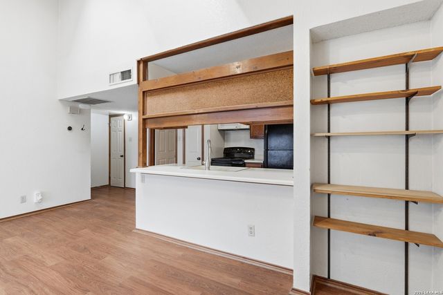 8633 Datapoint Dr Apt 270, San Antonio, TX 78229