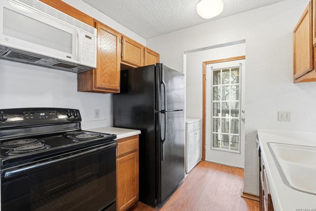 8633 Datapoint Dr Apt 270, San Antonio, TX 78229