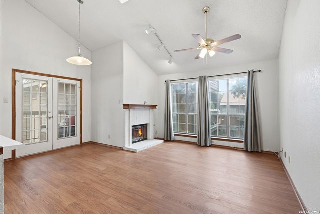 8633 Datapoint Dr Apt 270, San Antonio, TX 78229