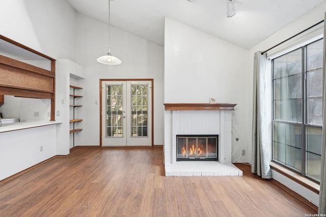 8633 Datapoint Dr Apt 270, San Antonio, TX 78229