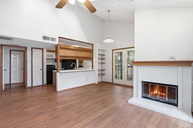 8633 Datapoint Dr Apt 270, San Antonio, TX 78229