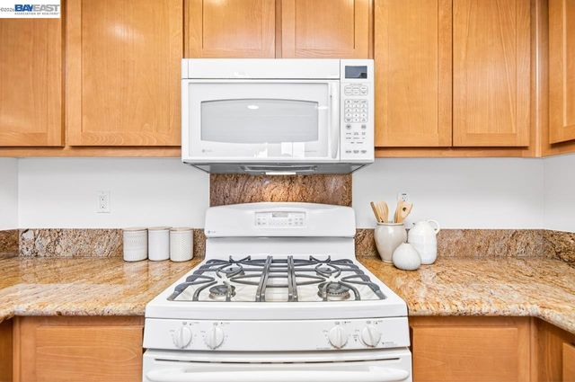 153 Gillette Pl 100, Livermore, CA 94550