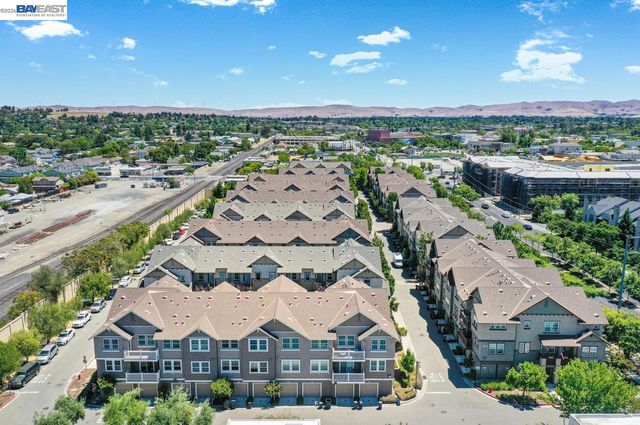 153 Gillette Pl 100, Livermore, CA 94550