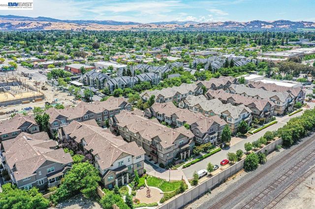 153 Gillette Pl 100, Livermore, CA 94550