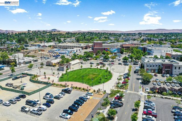 153 Gillette Pl 100, Livermore, CA 94550