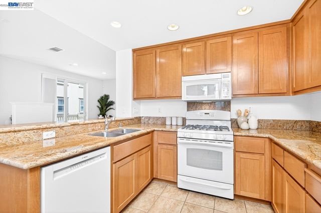 153 Gillette Pl 100, Livermore, CA 94550