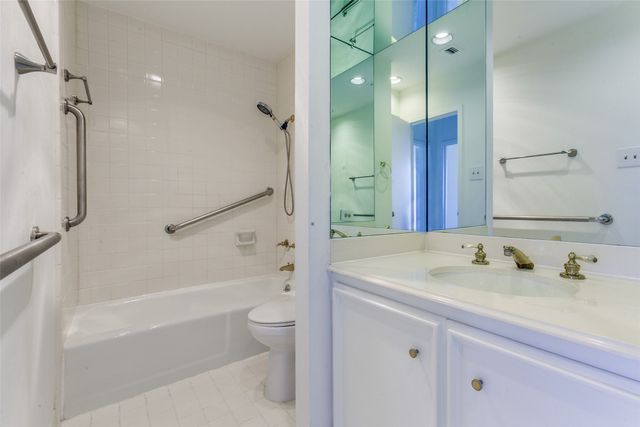 6335 W Northwest Highway 815, Dallas, TX 75225