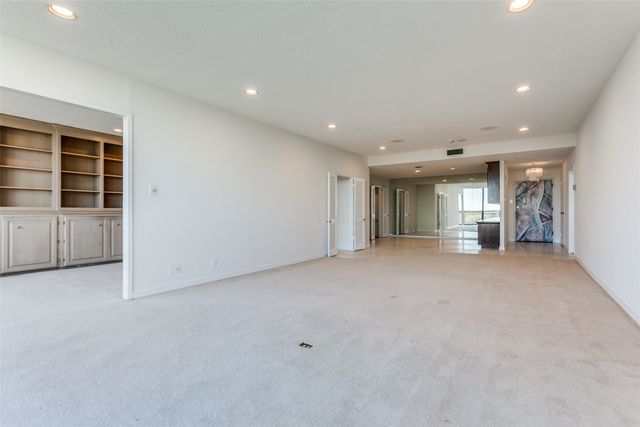 6335 W Northwest Highway 815, Dallas, TX 75225