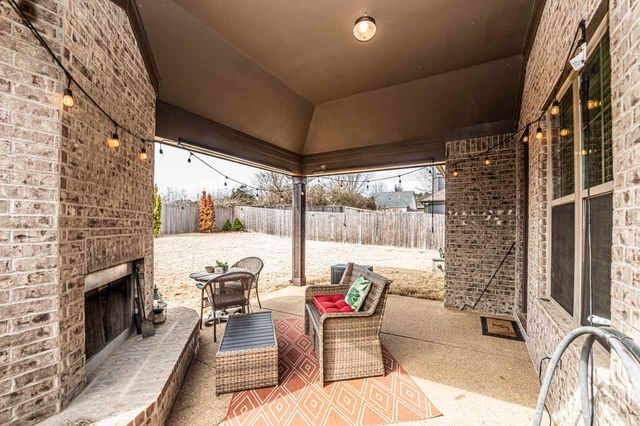 240 DOGWOOD SPRINGS DR, Oakland, TN 38060