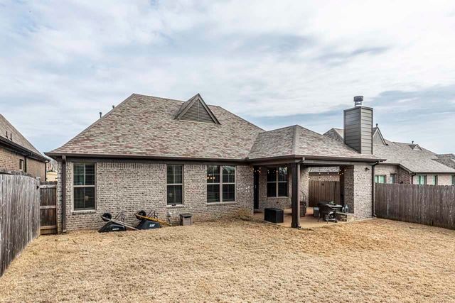 240 DOGWOOD SPRINGS DR, Oakland, TN 38060