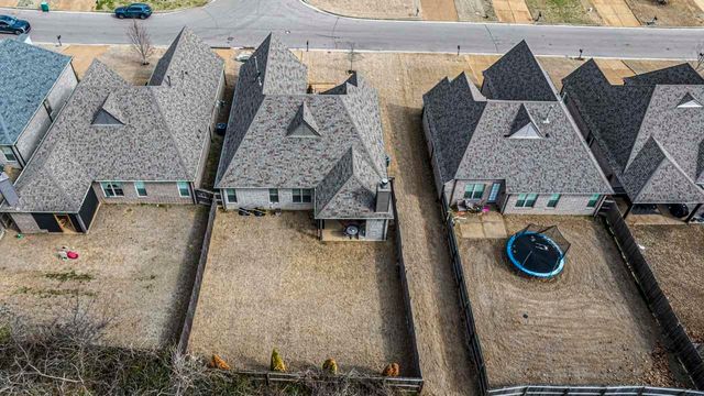 240 DOGWOOD SPRINGS DR, Oakland, TN 38060