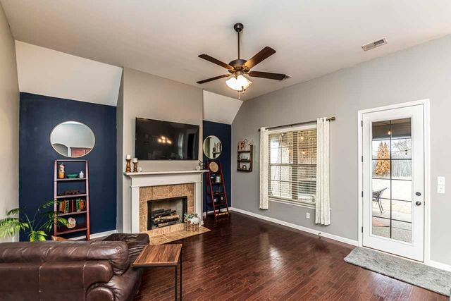 240 DOGWOOD SPRINGS DR, Oakland, TN 38060