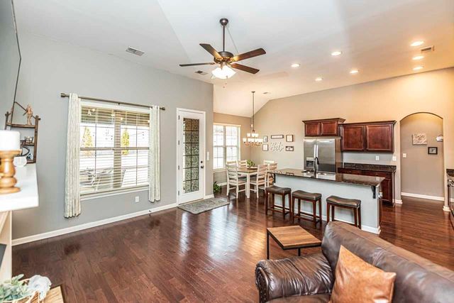 240 DOGWOOD SPRINGS DR, Oakland, TN 38060