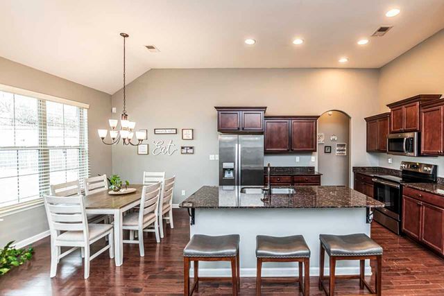 240 DOGWOOD SPRINGS DR, Oakland, TN 38060