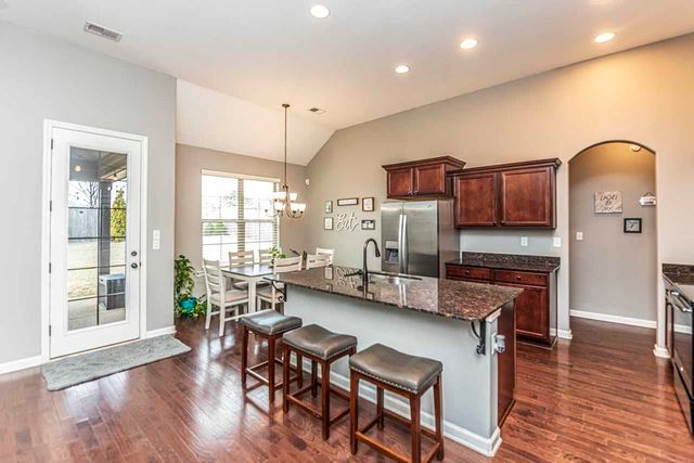 240 DOGWOOD SPRINGS DR, Oakland, TN 38060