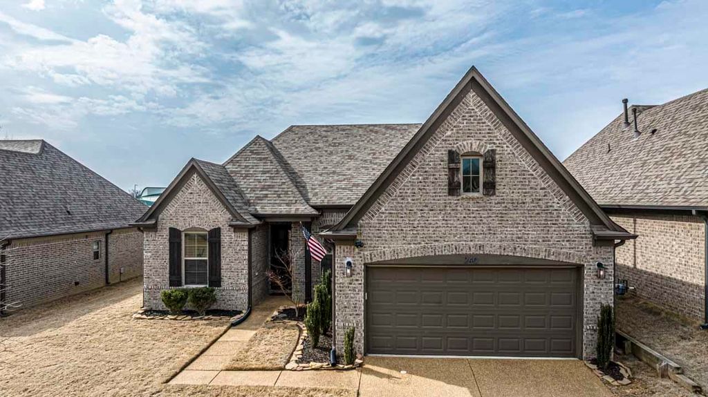 240 DOGWOOD SPRINGS DR, Oakland, TN 38060
