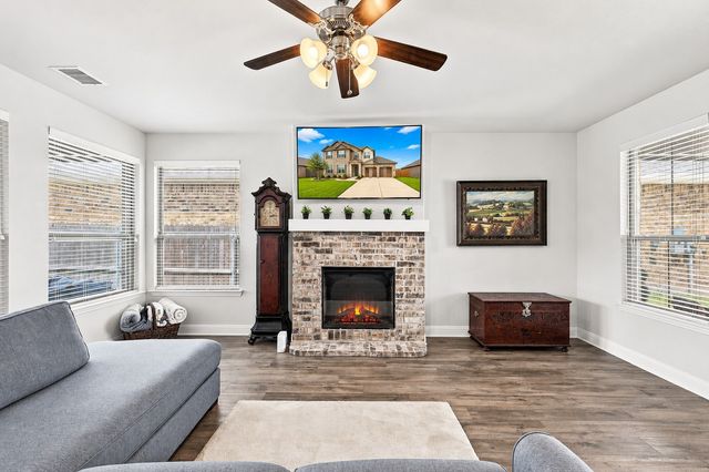 401 Llano Lane, Red Oak, TX 75154