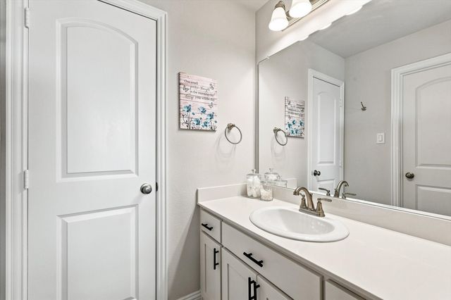 401 Llano Lane, Red Oak, TX 75154