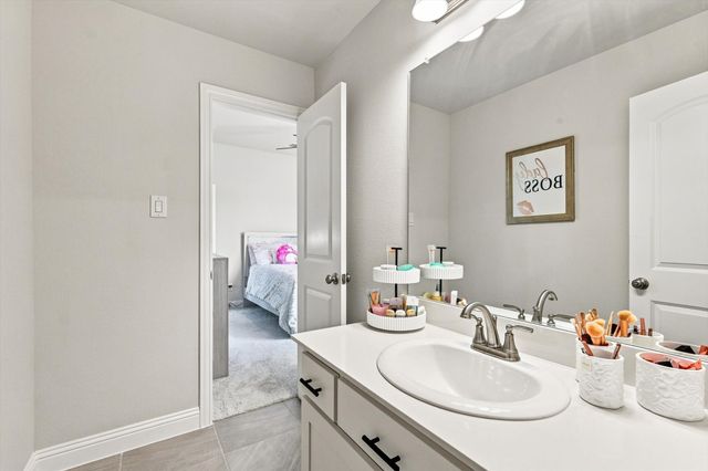 401 Llano Lane, Red Oak, TX 75154