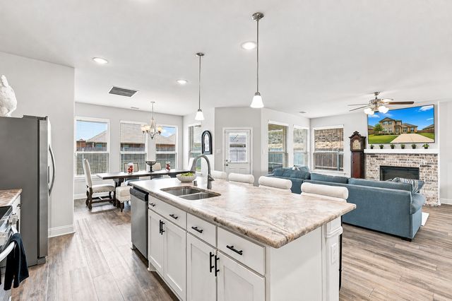 401 Llano Lane, Red Oak, TX 75154