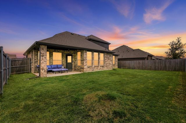 401 Llano Lane, Red Oak, TX 75154
