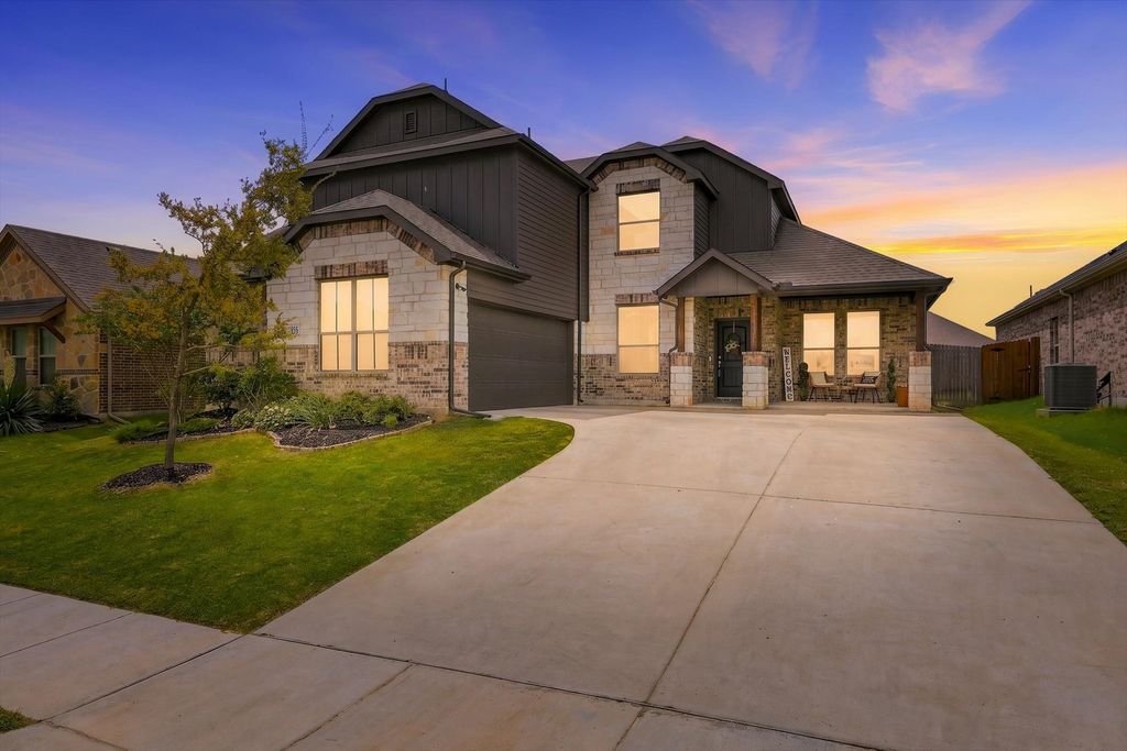 401 Llano Lane, Red Oak, TX 75154