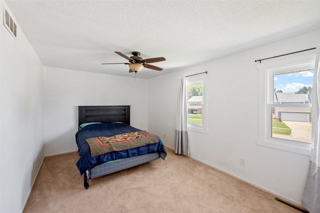 10220 Clark Street, Clive, IA 50325