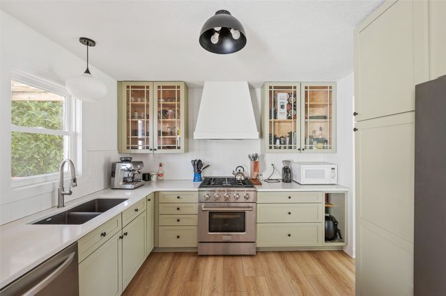 10220 Clark Street, Clive, IA 50325