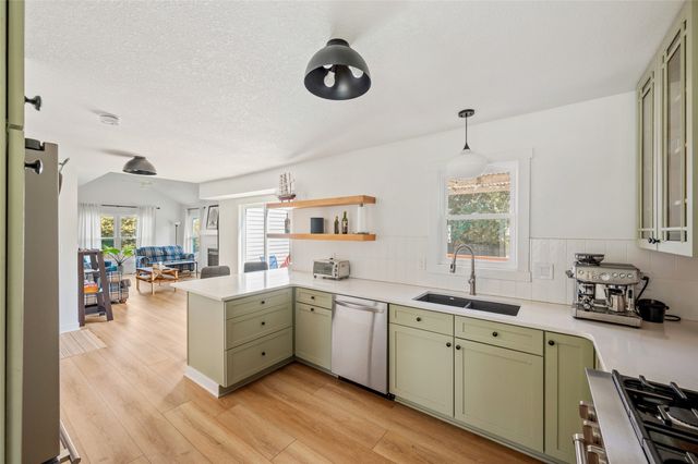 10220 Clark Street, Clive, IA 50325