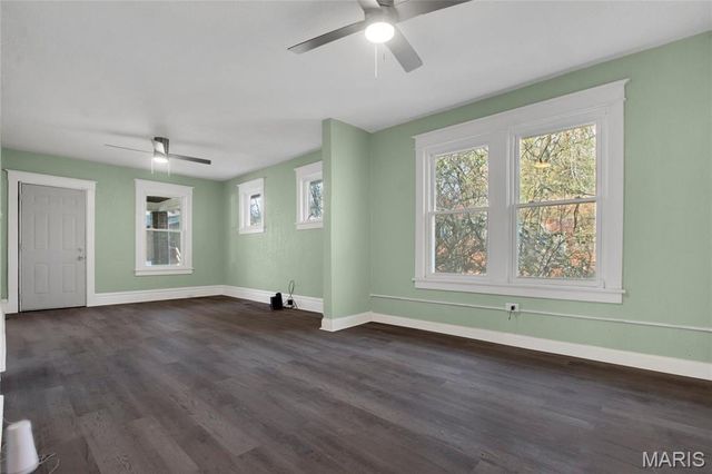 2140 Crescent Avenue, St Louis, MO 63121