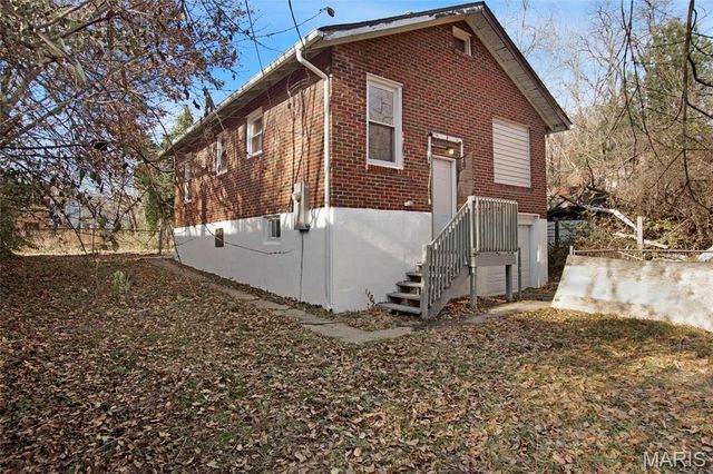 2140 Crescent Avenue, St Louis, MO 63121