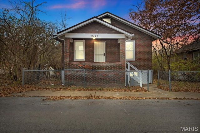 2140 Crescent Avenue, St Louis, MO 63121