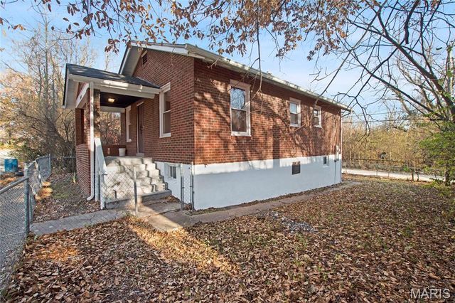 2140 Crescent Avenue, St Louis, MO 63121
