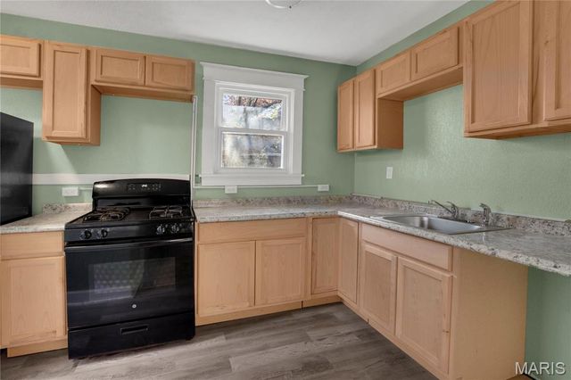 2140 Crescent Avenue, St Louis, MO 63121
