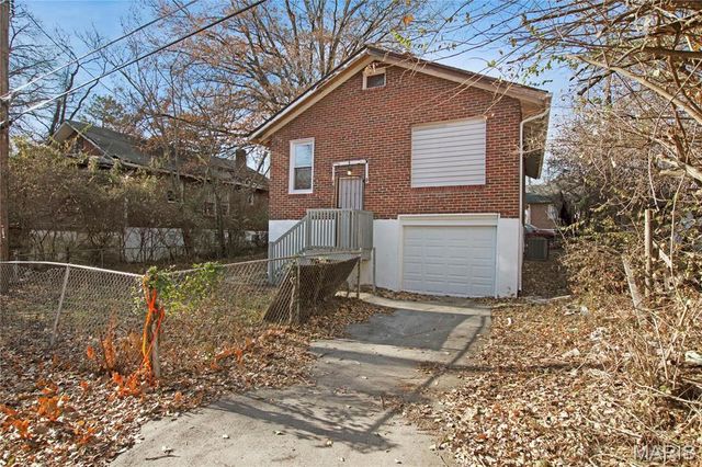 2140 Crescent Avenue, St Louis, MO 63121