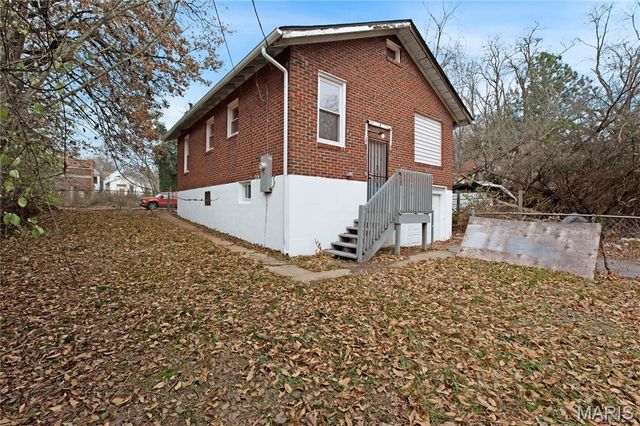 2140 Crescent Avenue, St Louis, MO 63121