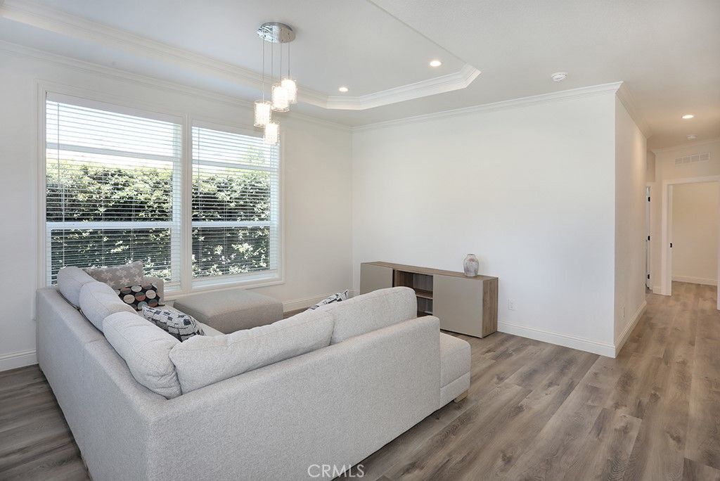 Image 11 of property listing at 5 Buena Vista, Tustin, CA 92680