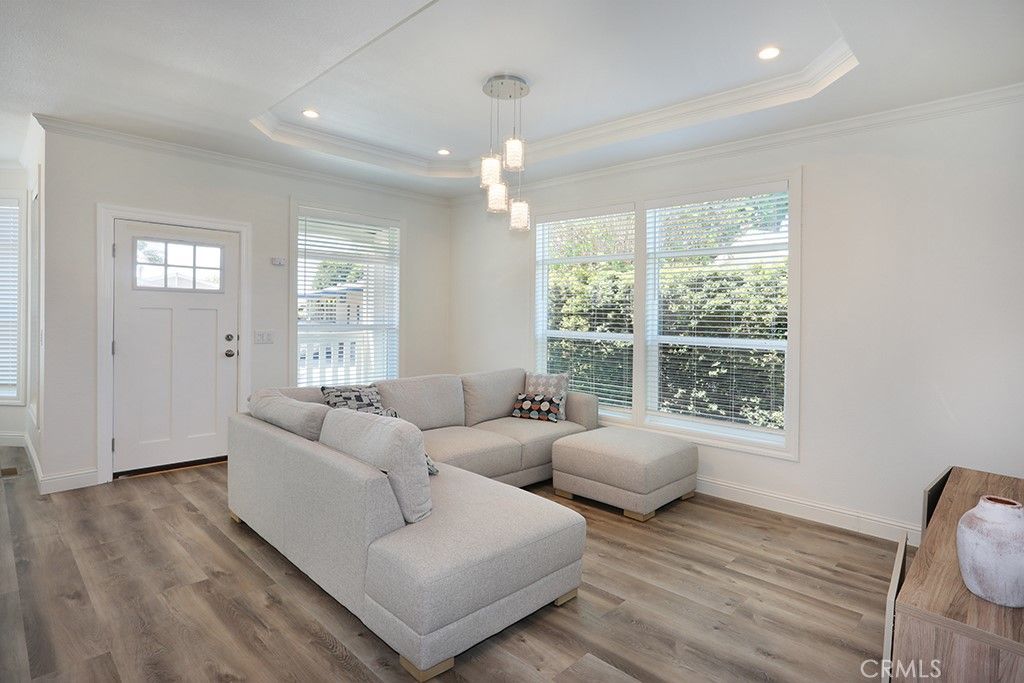 Image 12 of property listing at 5 Buena Vista, Tustin, CA 92680