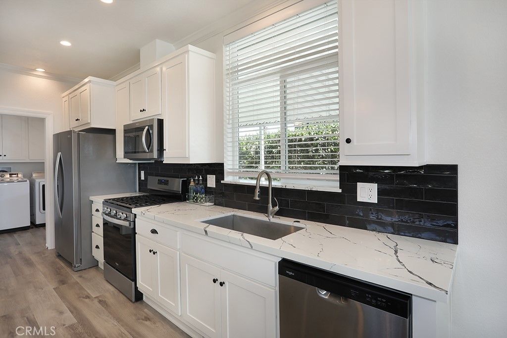Image 7 of property listing at 5 Buena Vista, Tustin, CA 92680