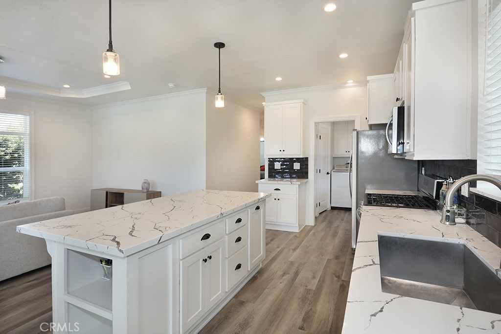 Image 8 of property listing at 5 Buena Vista, Tustin, CA 92680