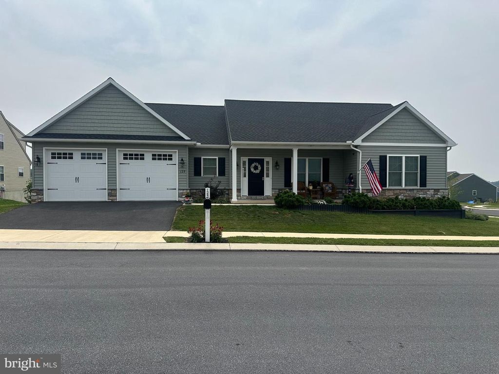 125 LINDSEY LN, Elizabethtown, PA 17022