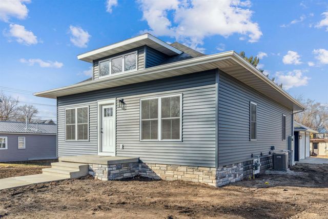 707 NE 5th Avenue, Independence, IA 50644