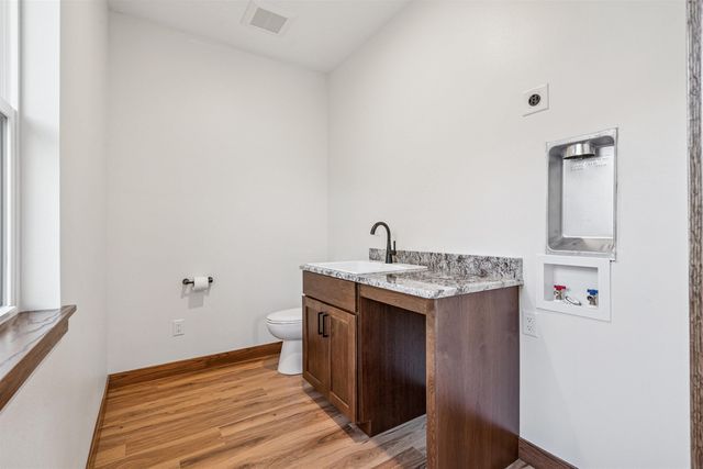 707 NE 5th Avenue, Independence, IA 50644