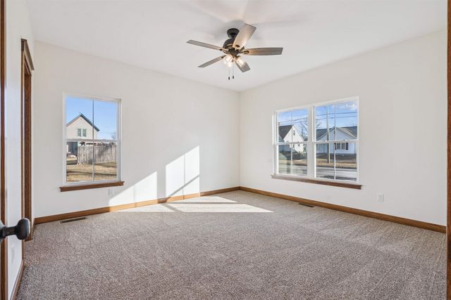 707 NE 5th Avenue, Independence, IA 50644