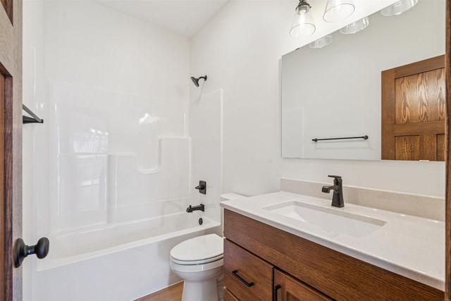 707 NE 5th Avenue, Independence, IA 50644